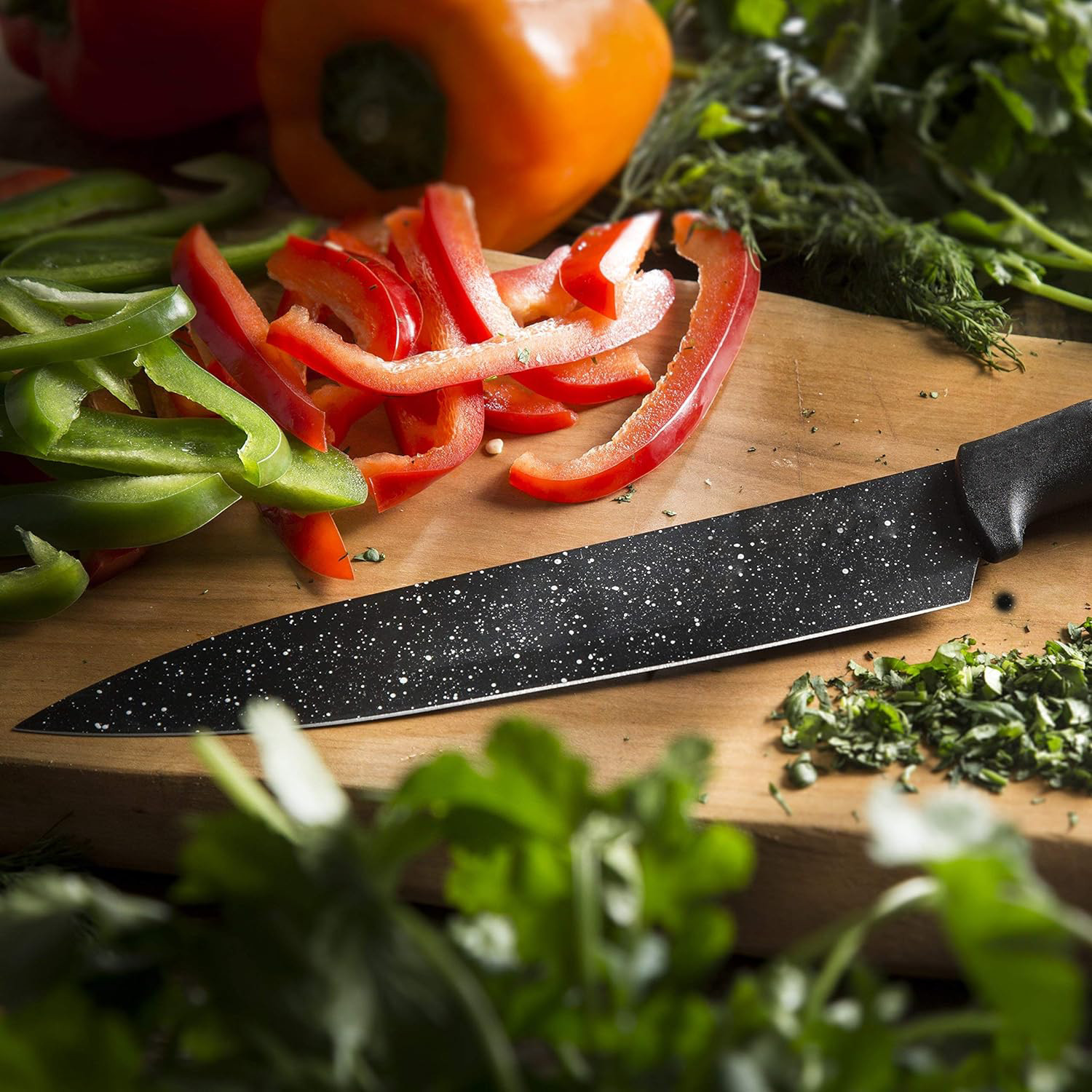 L’arte del taglio perfetto: quando la cucina diventa stile